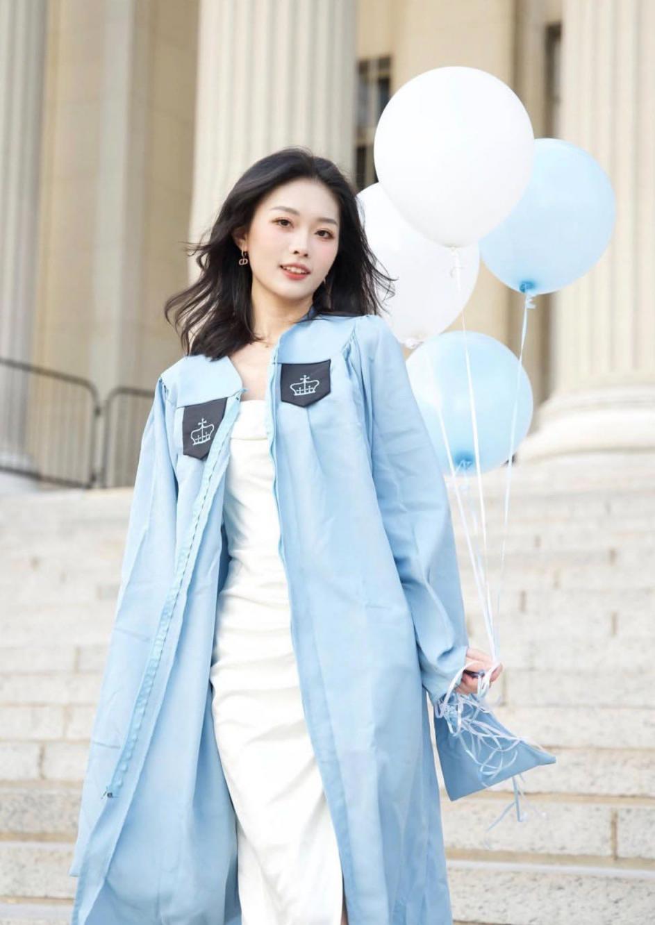 性感少妇拜年春意盎然