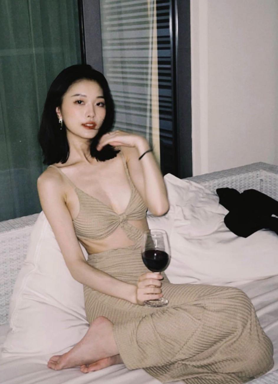 性感少妇拜年春意盎然