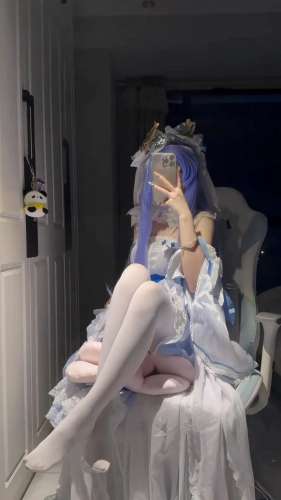 不露脸COS美少女