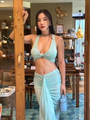 开工第一天，看美女，假装继续在度假