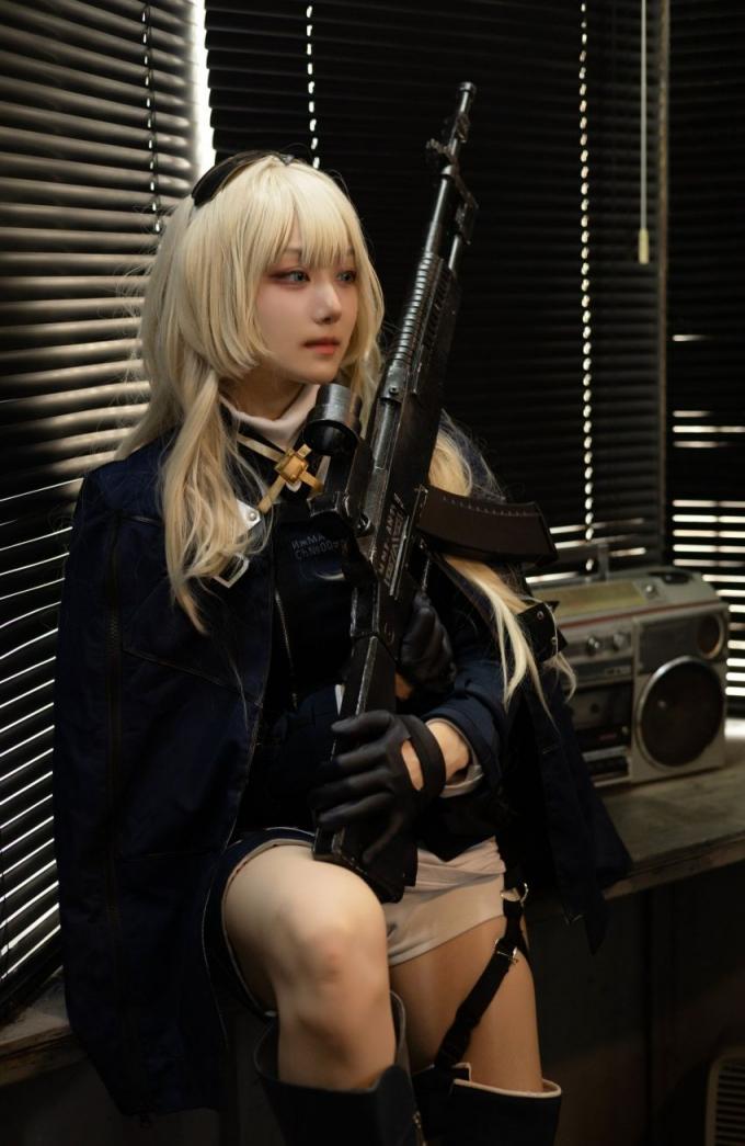 COS美少女  坚路米色