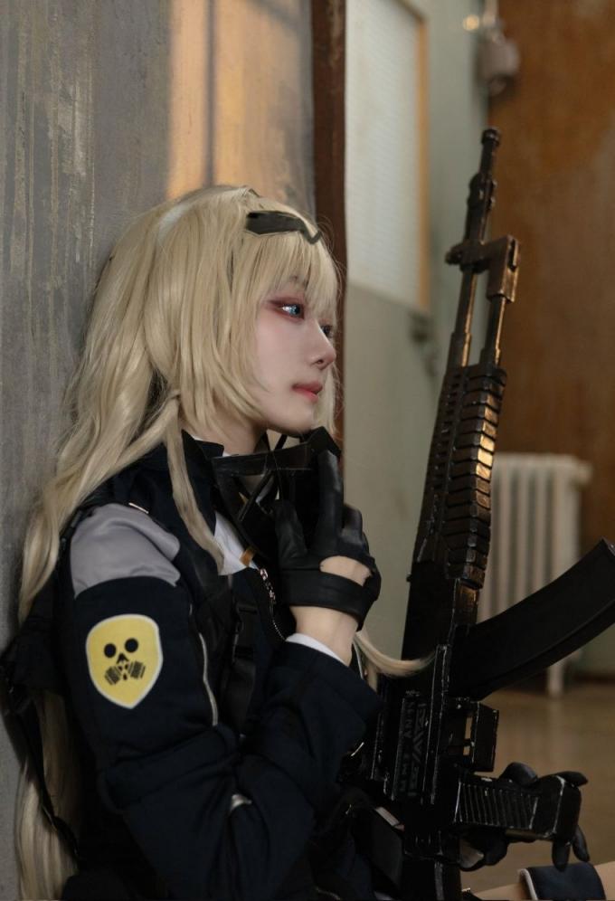 COS美少女  坚路米色