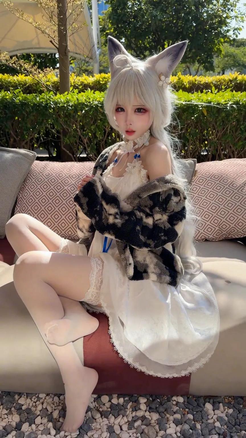 COS美少女  坚路米色