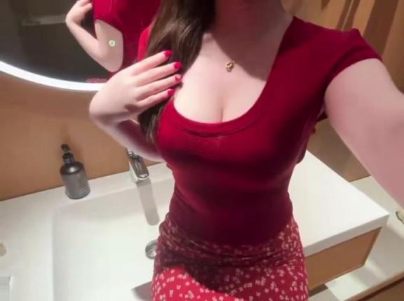 都是美丽动人的少妇