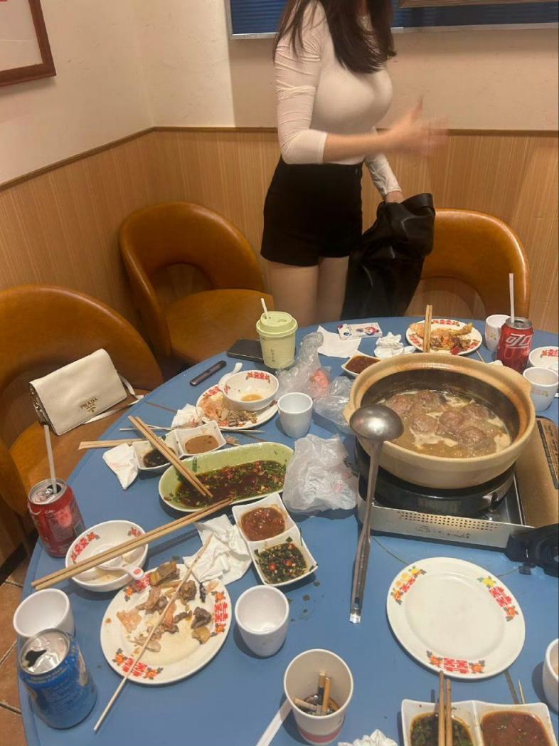 都是美丽动人的少妇