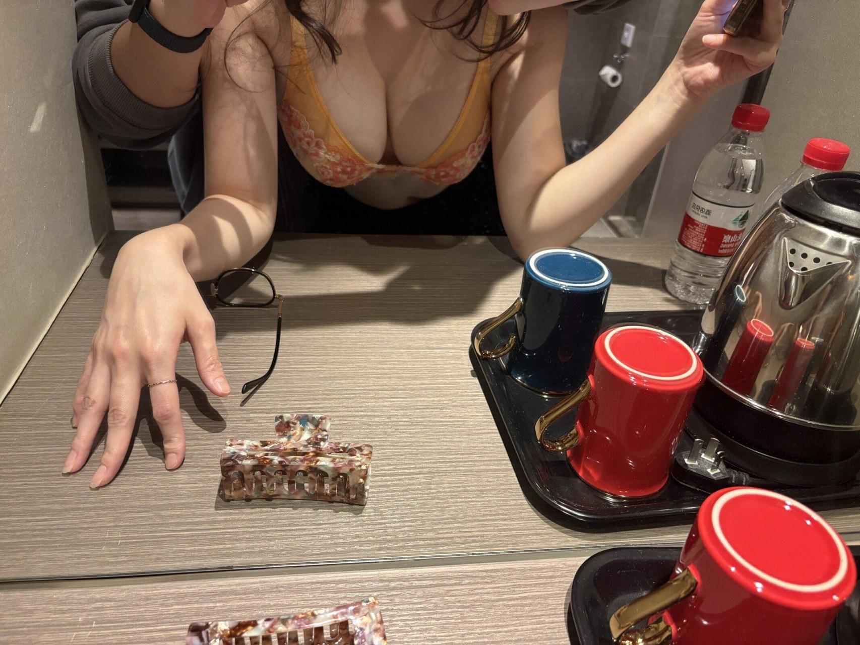 都是美丽动人的少妇