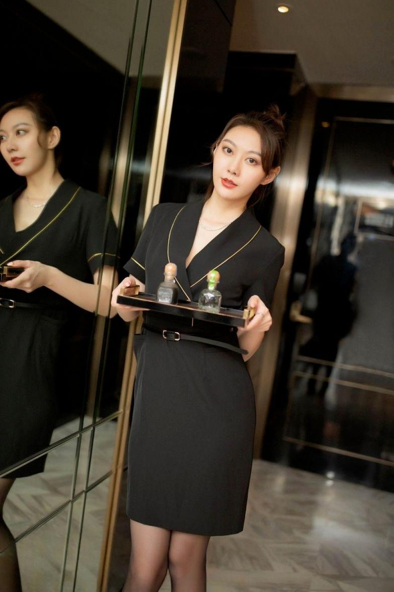 黑色制服主题黑丝诱惑写真