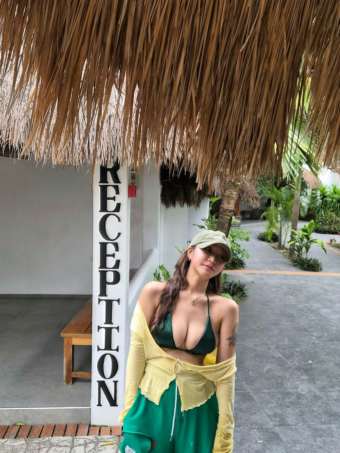 开工第一天，看美女，假装继续在度假