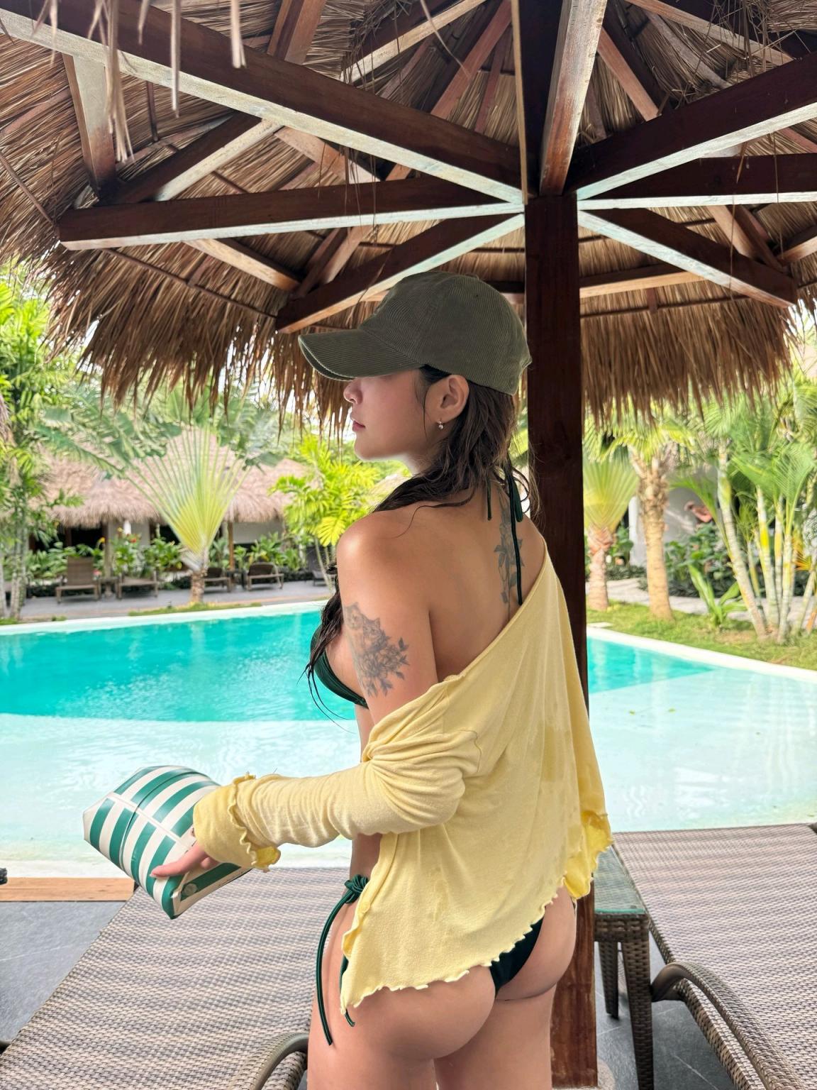 开工第一天，看美女，假装继续在度假