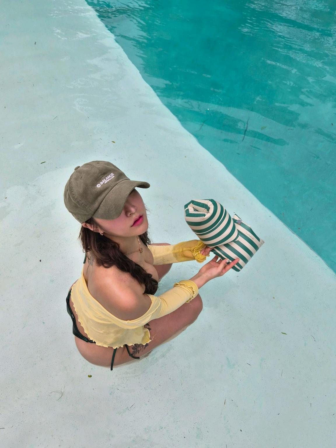 开工第一天，看美女，假装继续在度假