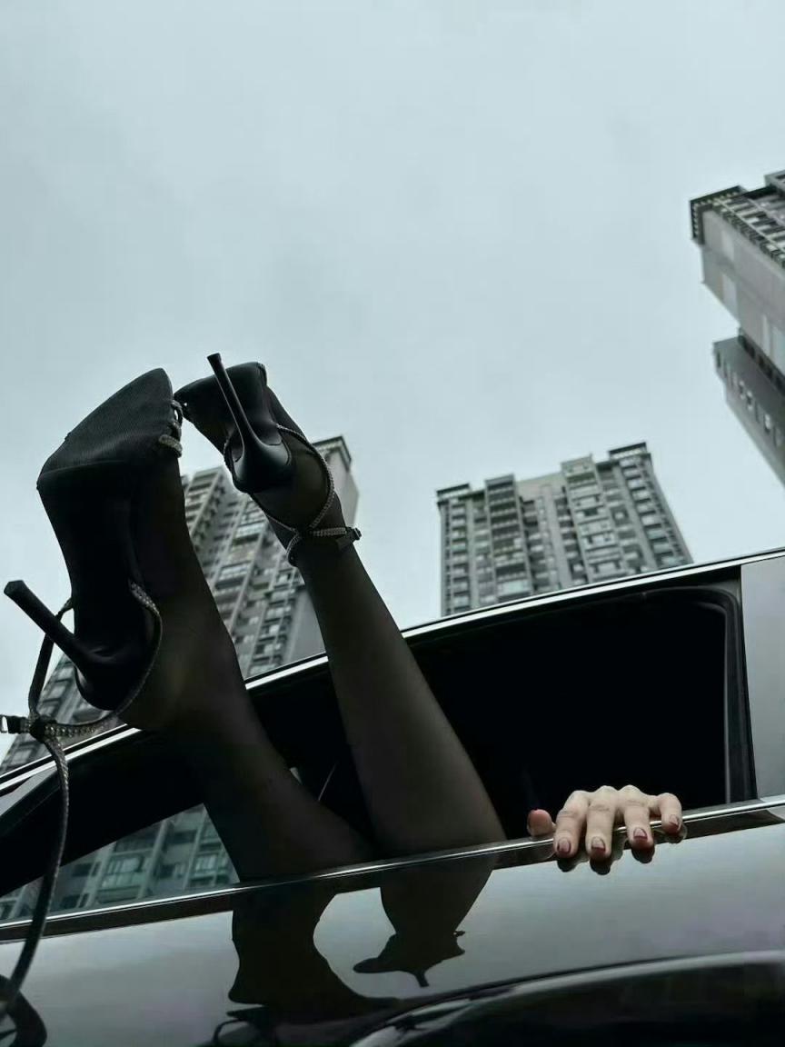 皮裤、丝腿、细高跟儿