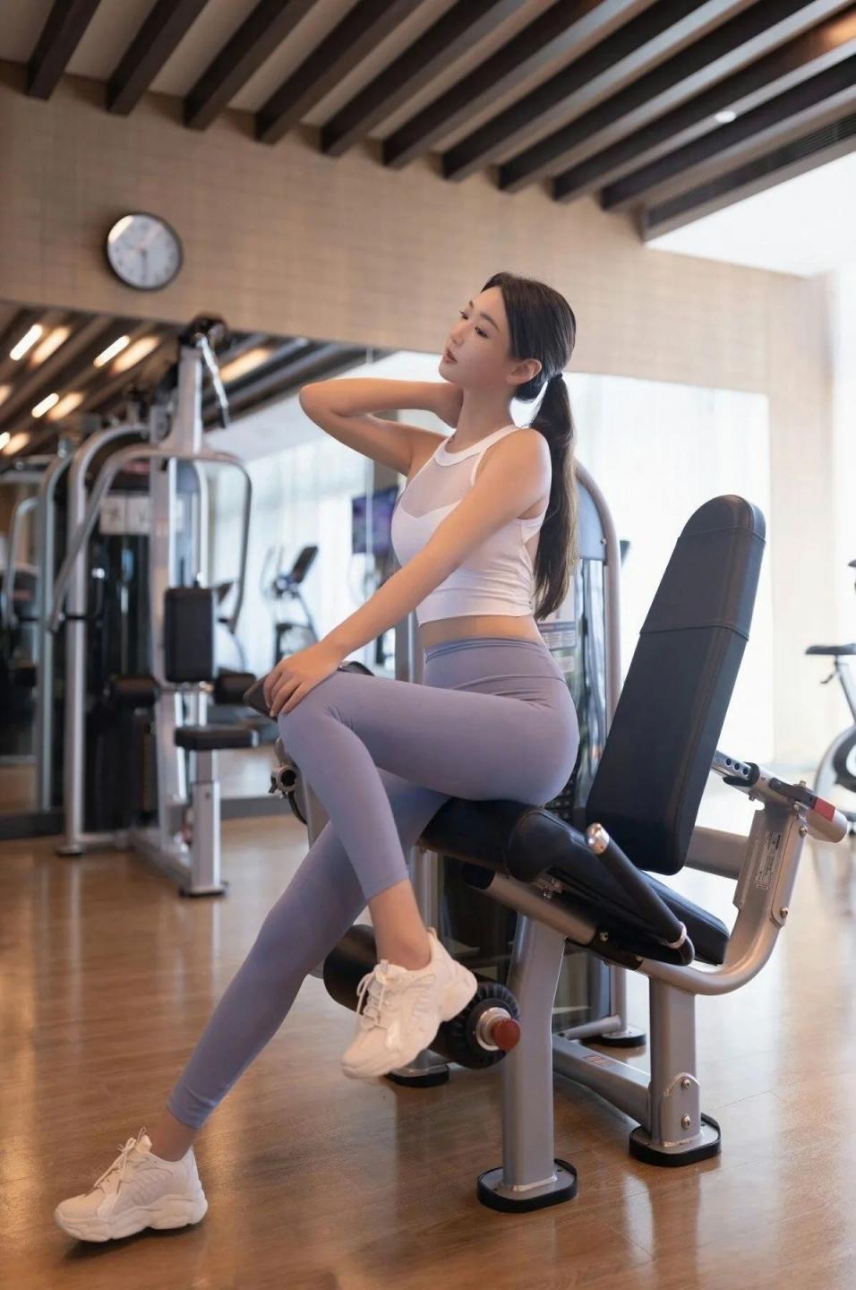 翘臀瑜伽裤美女