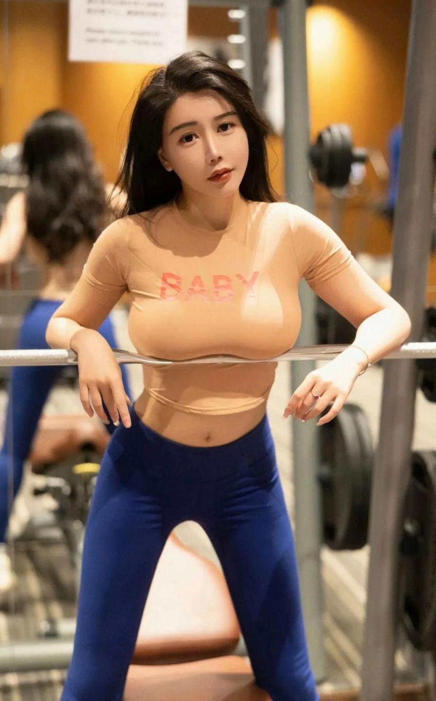 翘臀瑜伽裤美女