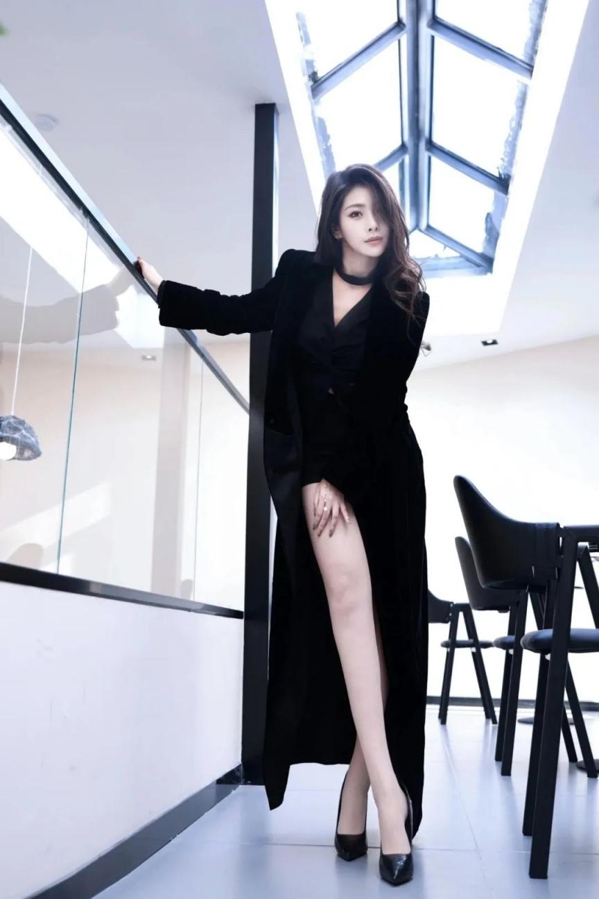 满屏大长腿尽显迷人风采