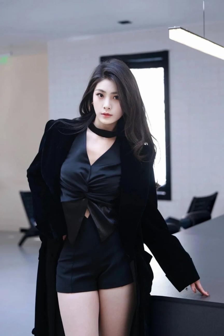 满屏大长腿尽显迷人风采