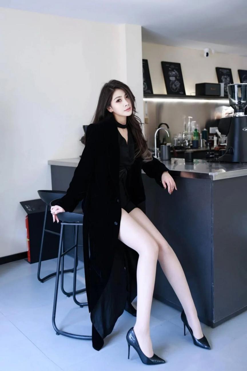 满屏大长腿尽显迷人风采