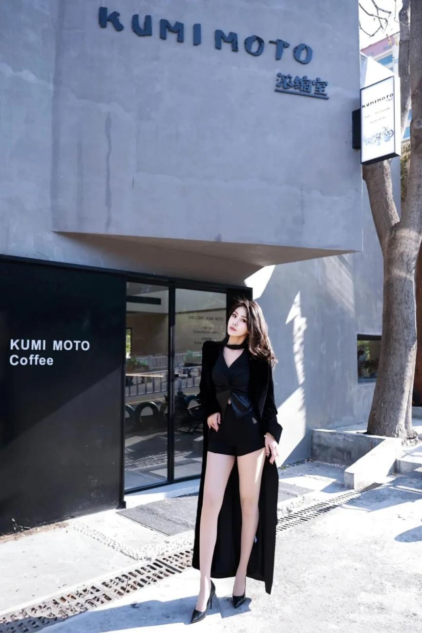 满屏大长腿尽显迷人风采