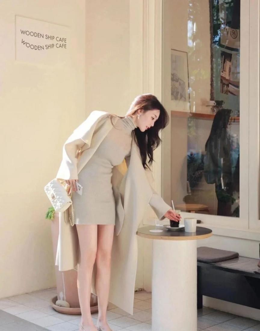 满屏大长腿尽显迷人风采