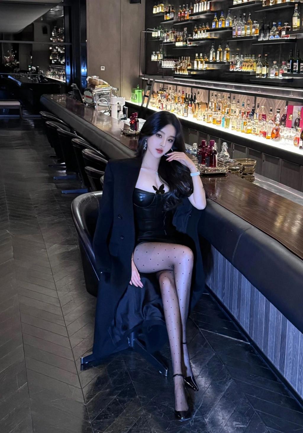 满屏大长腿尽显迷人风采