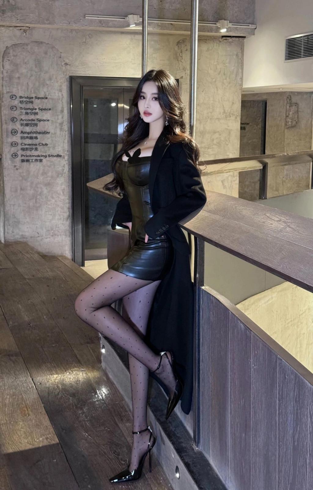 满屏大长腿尽显迷人风采