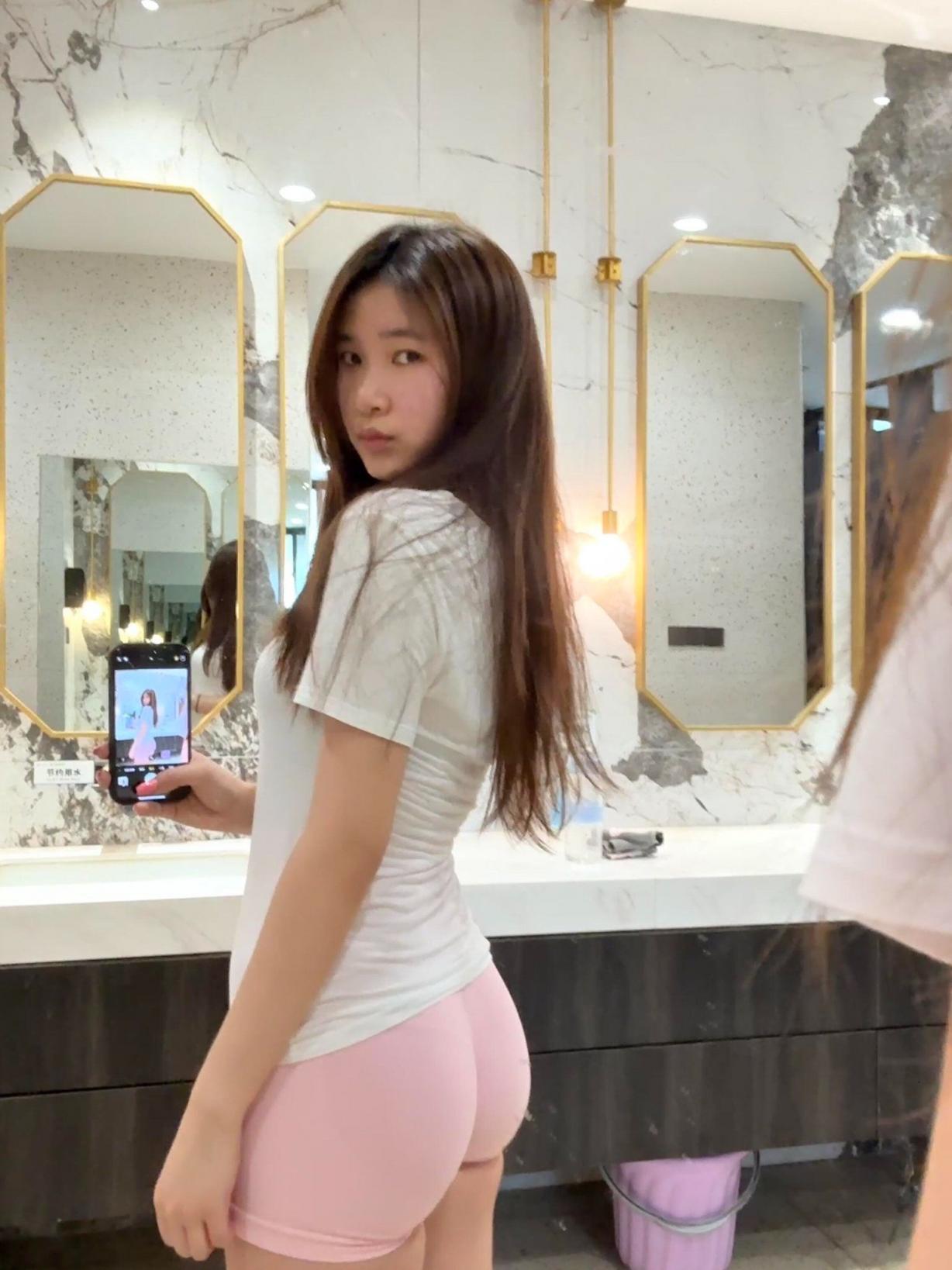 丰满肥美的少妇美女