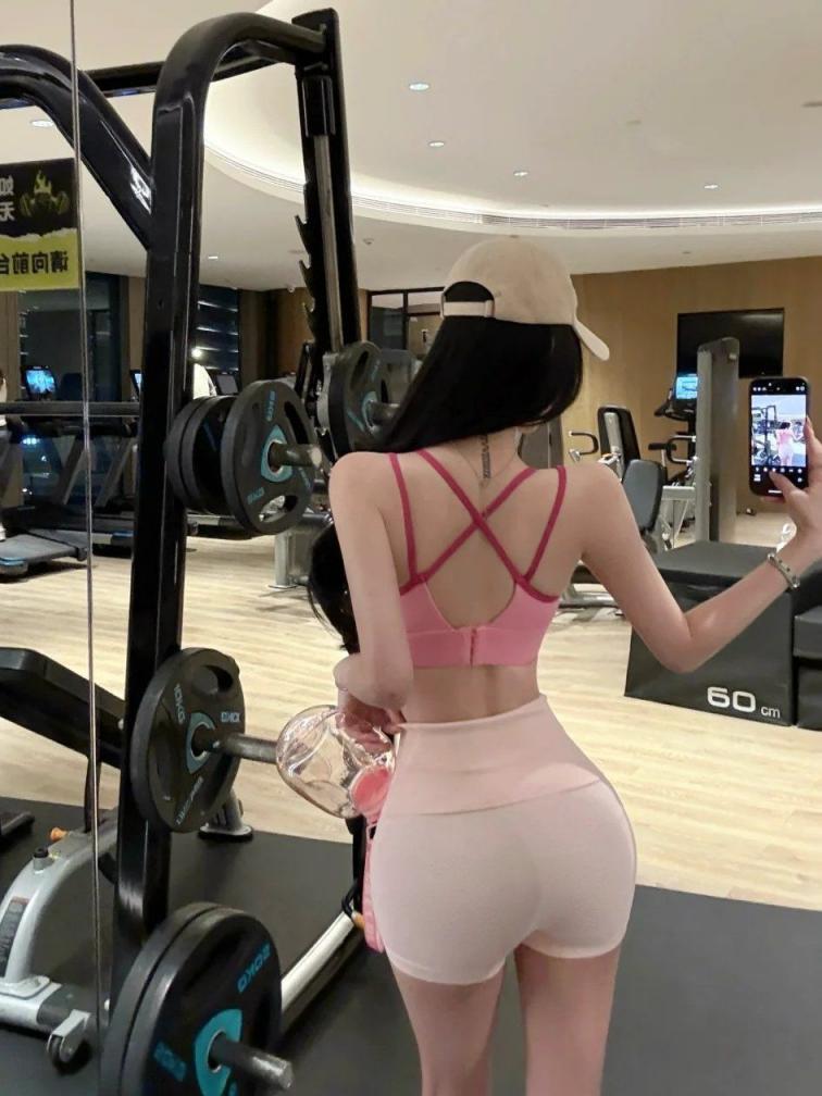 丰满肥美的少妇美女