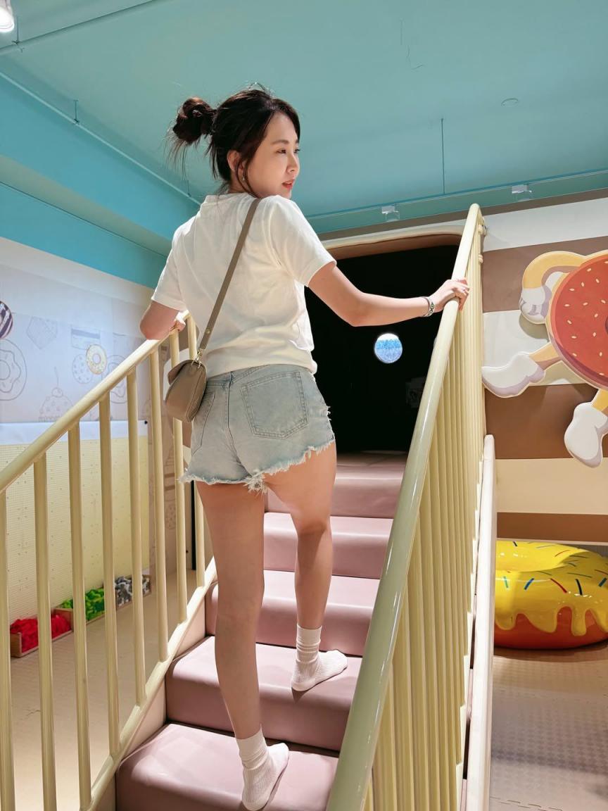 丰满肥美的少妇美女