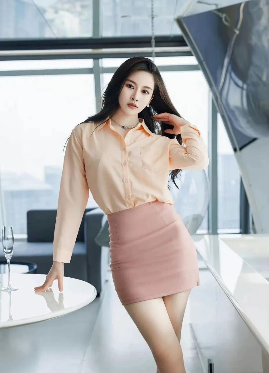 丝袜美腿性感且优雅