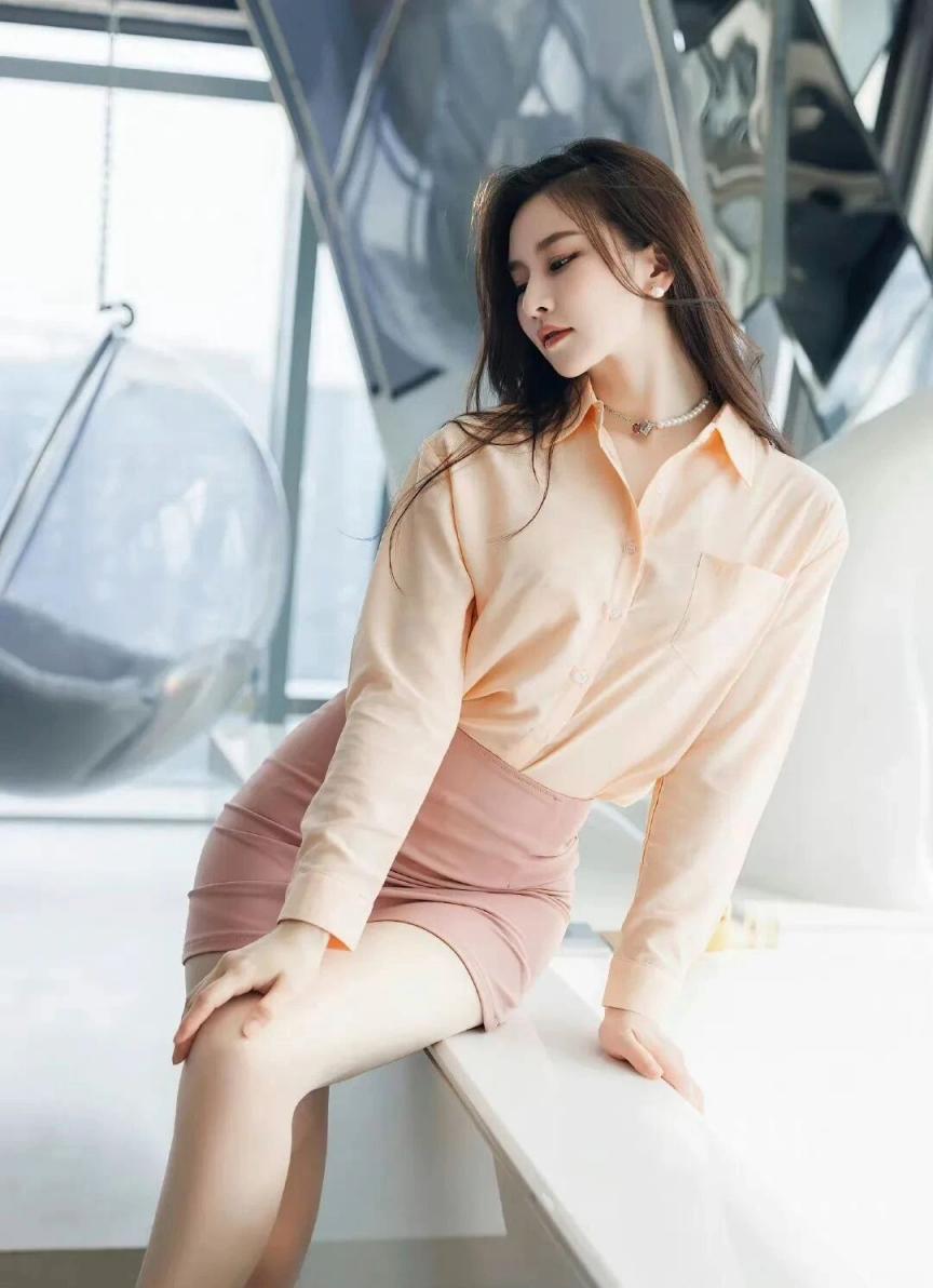 丝袜美腿性感且优雅