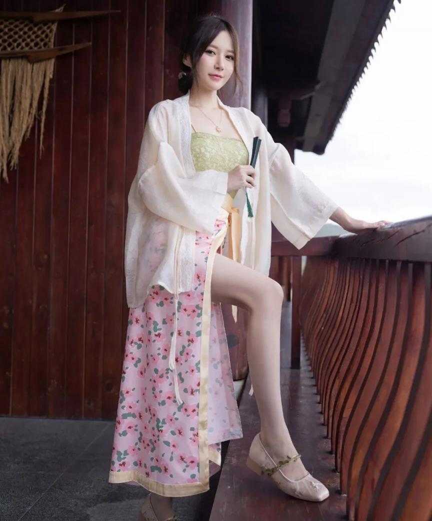 丝袜美腿性感且优雅