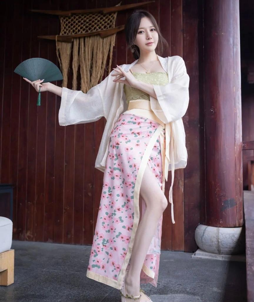 丝袜美腿性感且优雅