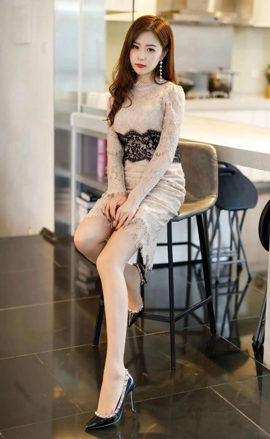 丝袜美腿性感且优雅