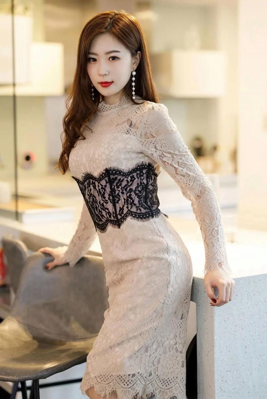 丝袜美腿性感且优雅