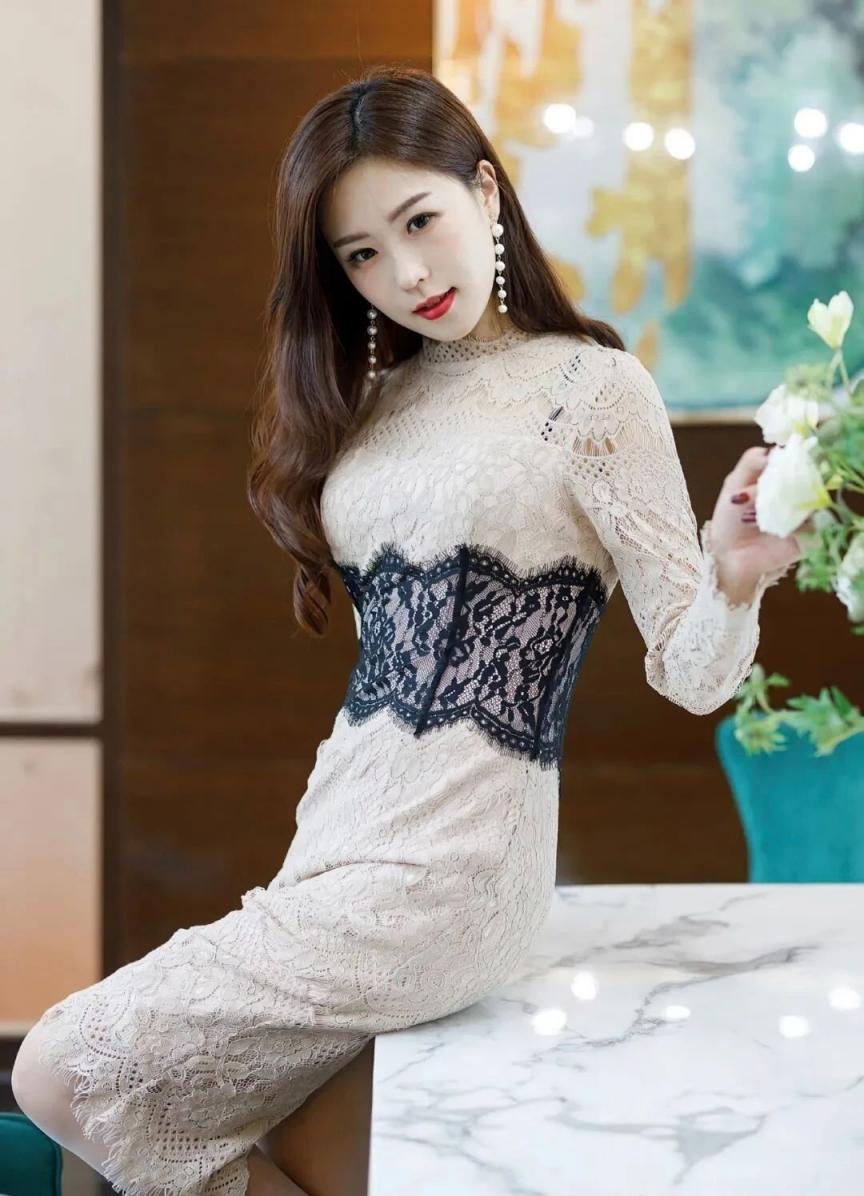 丝袜美腿性感且优雅