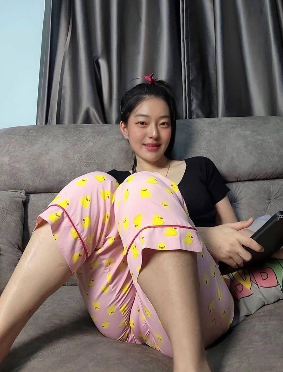 丰满肥美的少妇美女图片