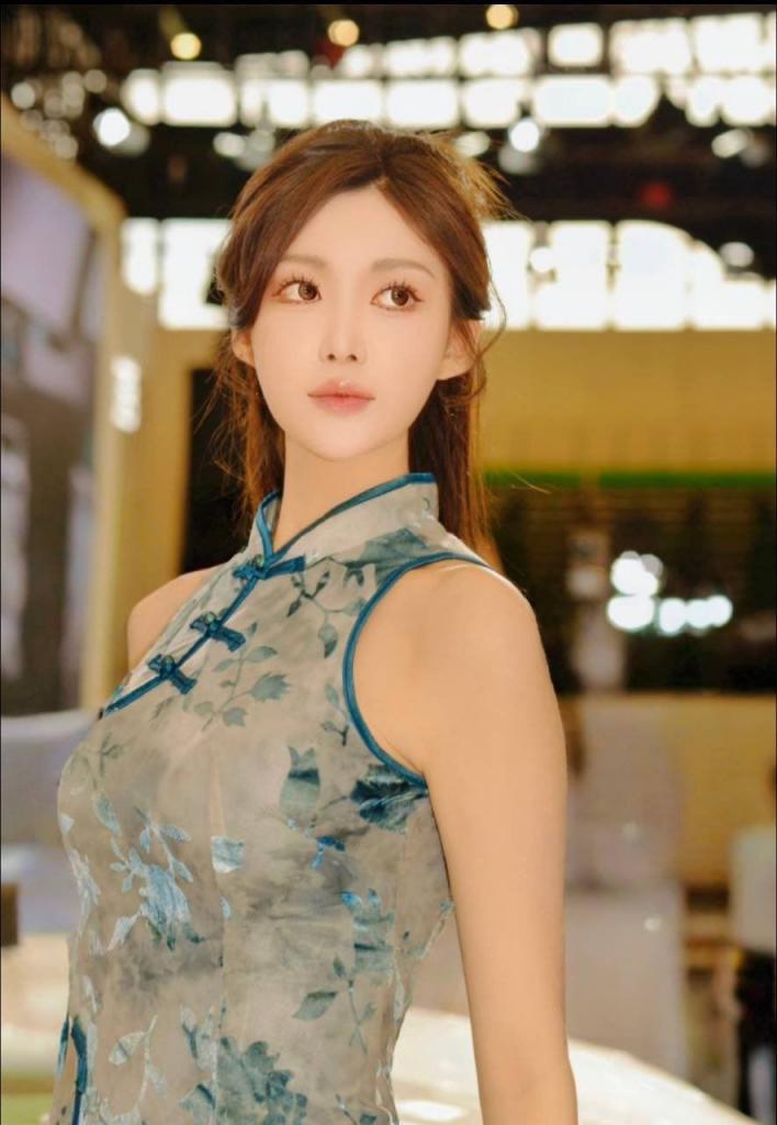 丰满肥美的少妇美女图片