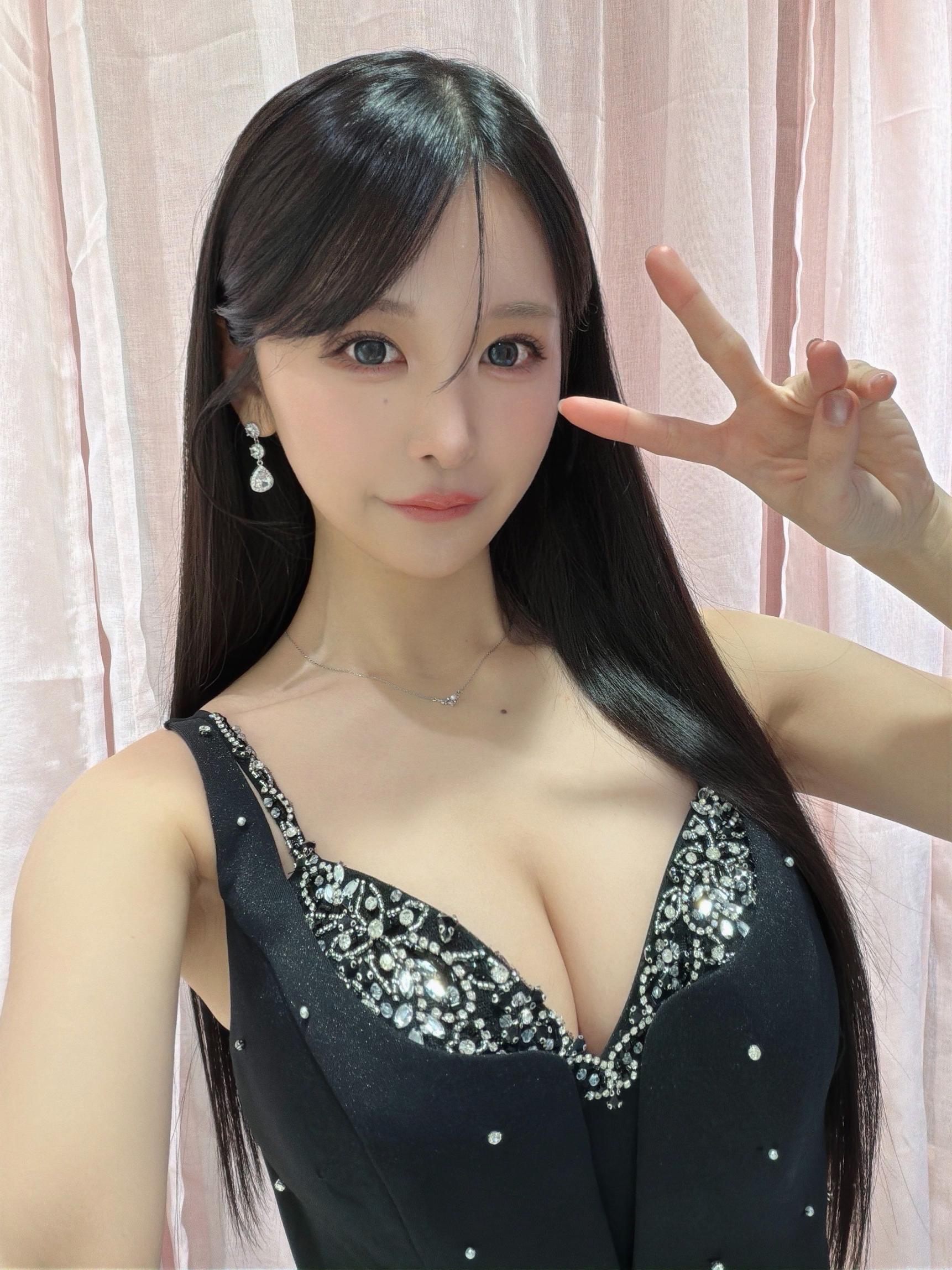 丰满肥美的少妇美女图片