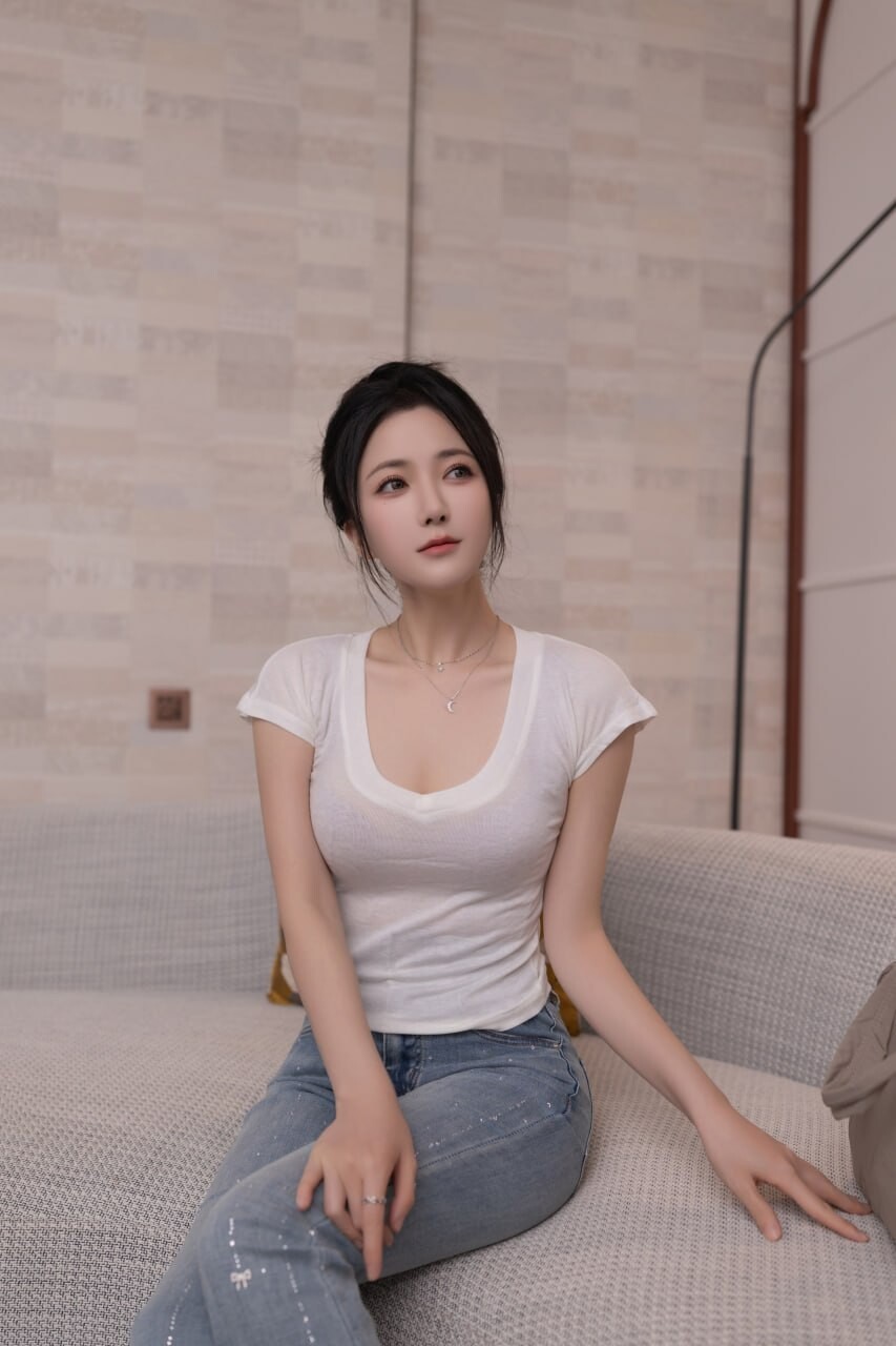 秀人网 鱼子酱 最新 震动棒紫薇 香汗真空凸点作品