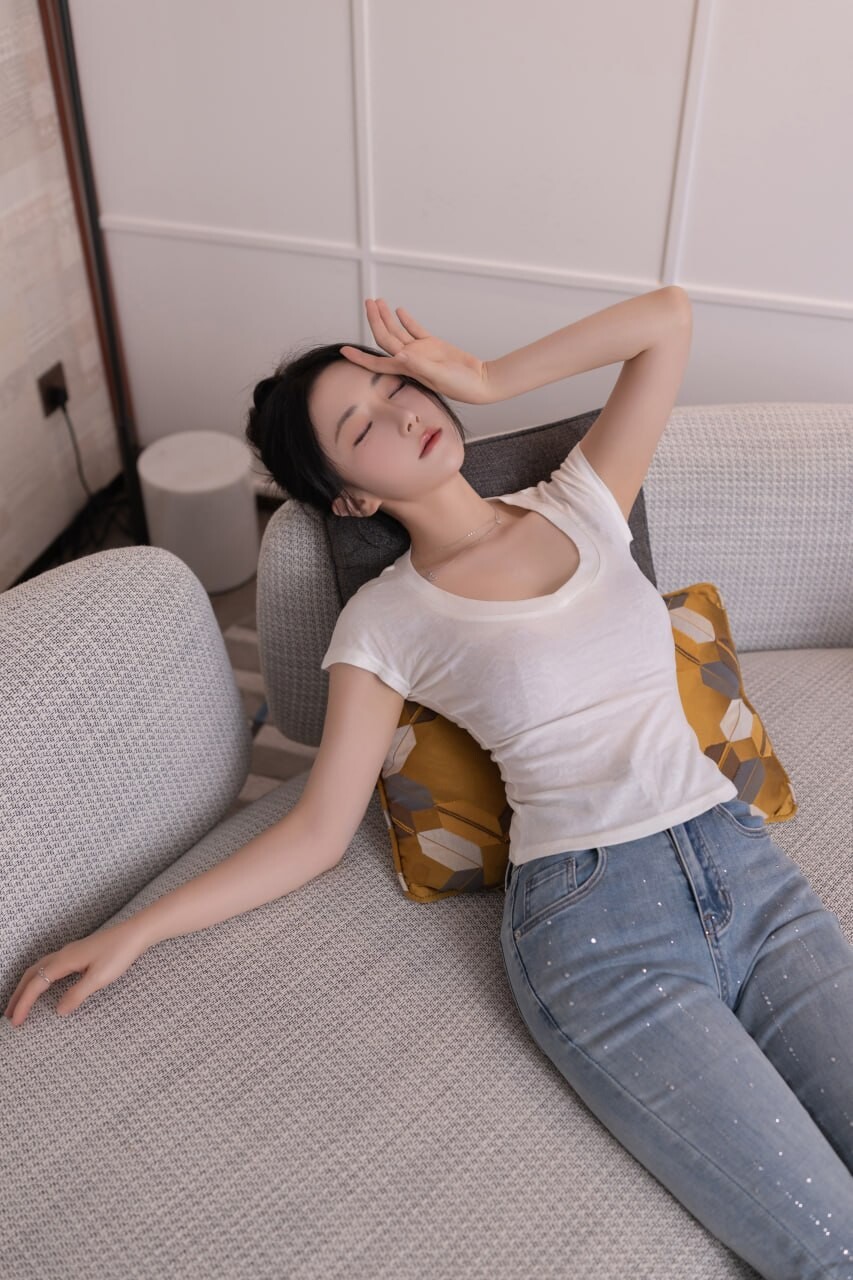 秀人网 鱼子酱 最新 震动棒紫薇 香汗真空凸点作品