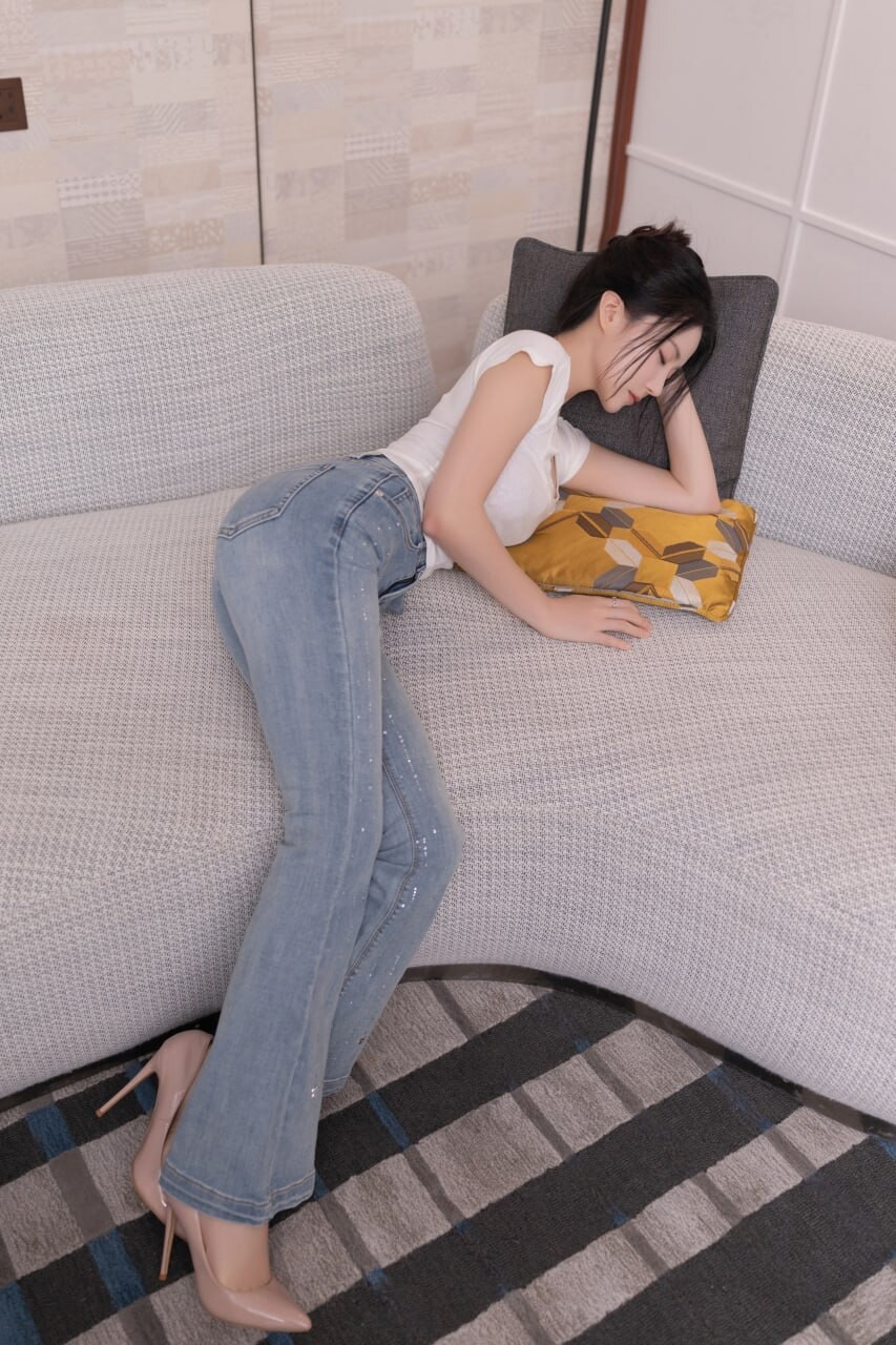 秀人网 鱼子酱 最新 震动棒紫薇 香汗真空凸点作品