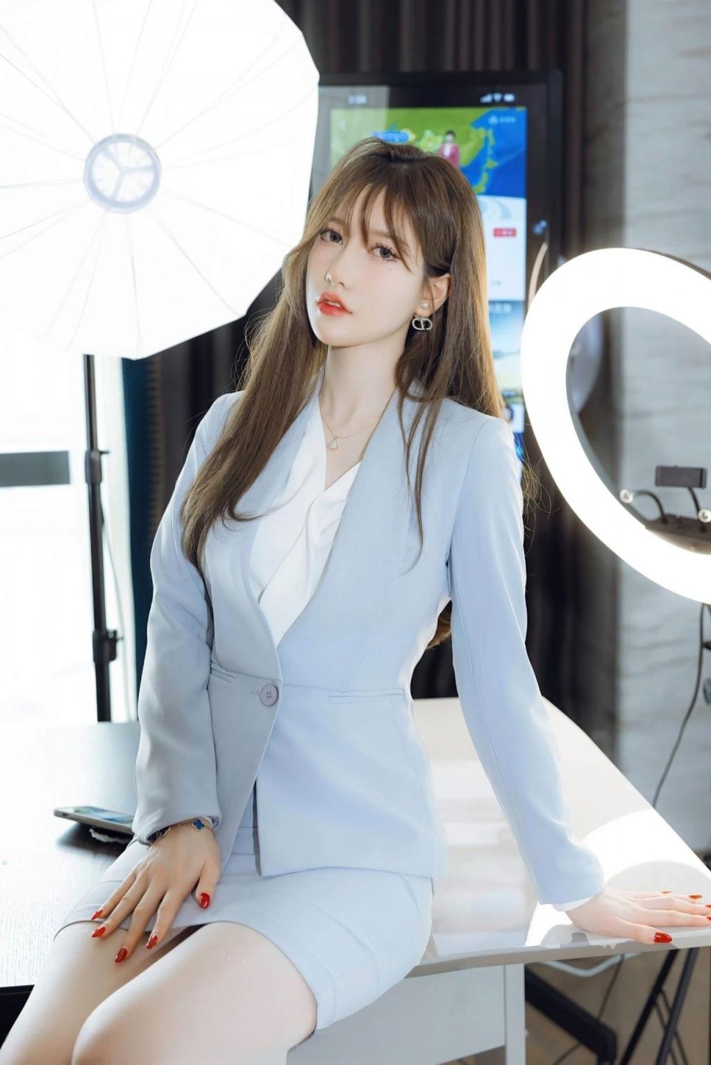 身材高挑的制服诱惑