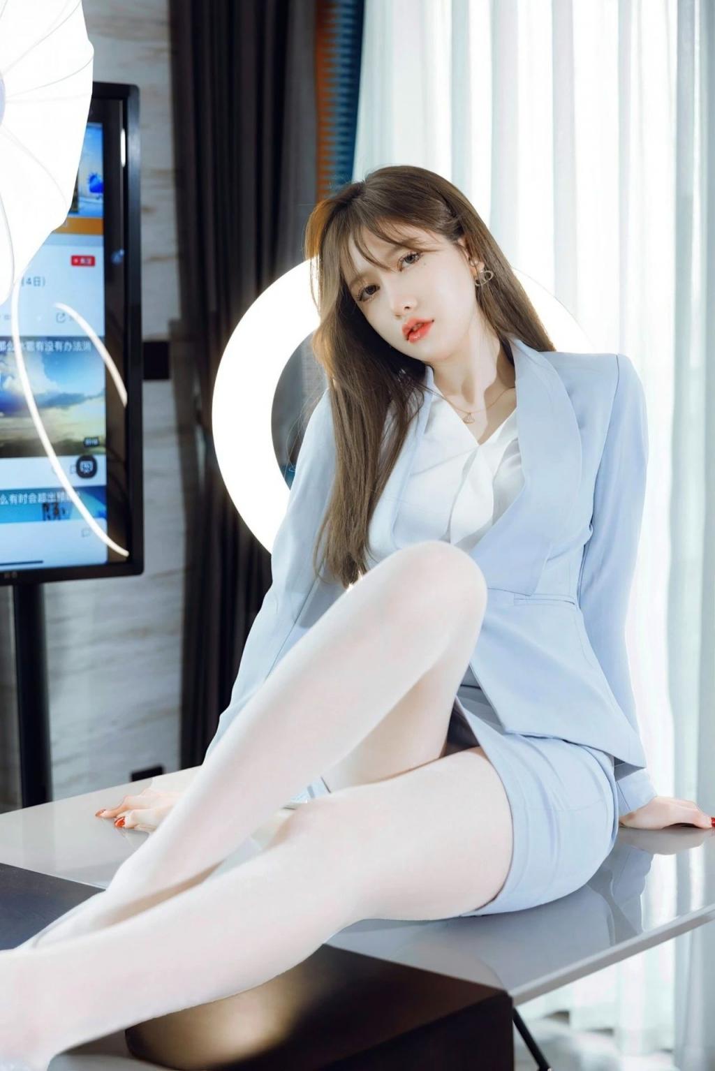 身材高挑的制服诱惑