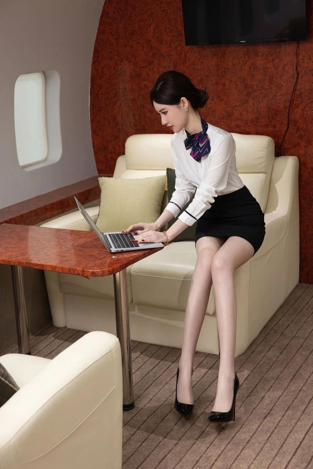 身材高挑的制服诱惑