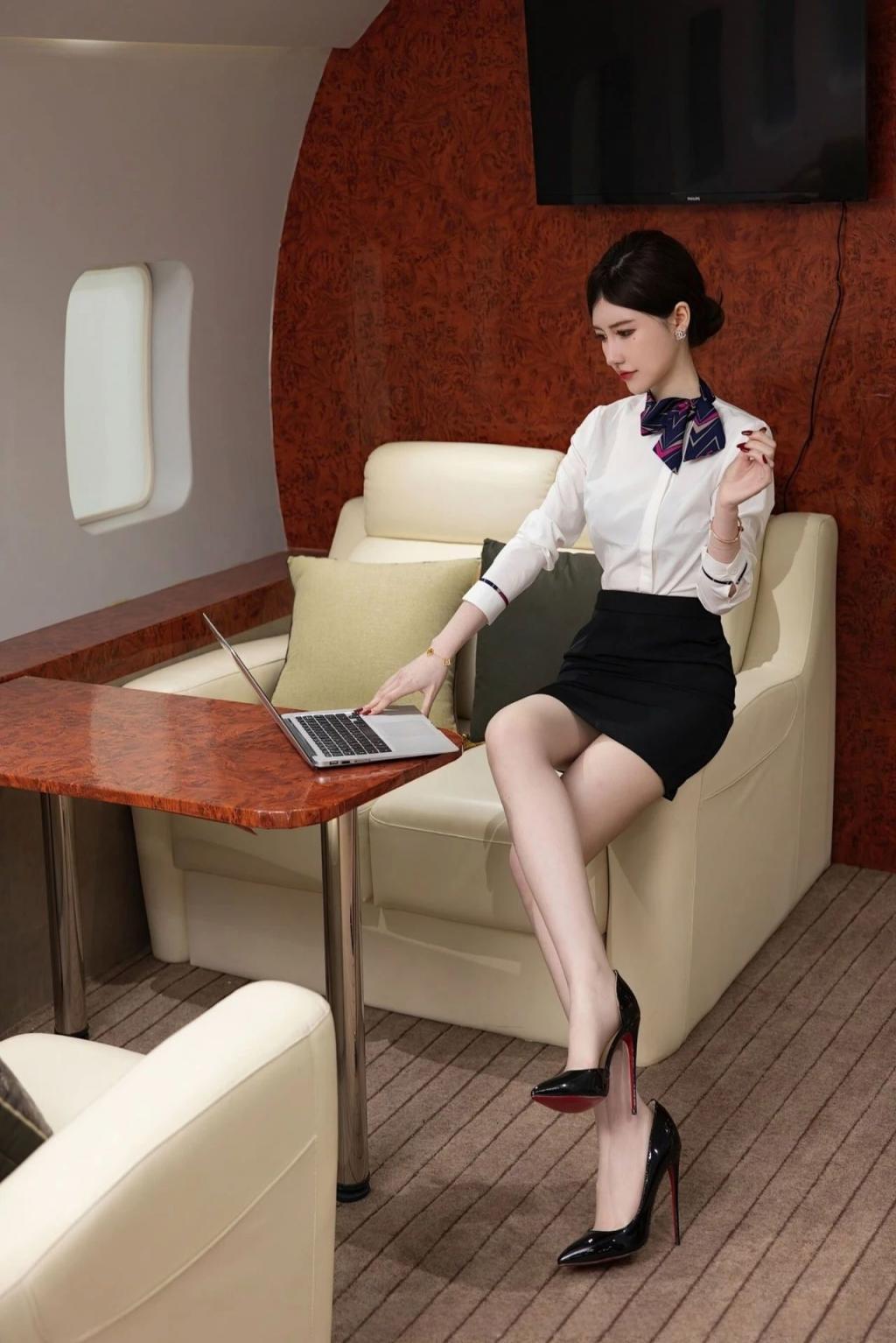 身材高挑的制服诱惑