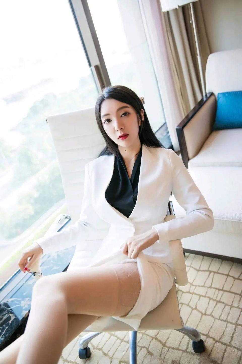 身材高挑的制服诱惑