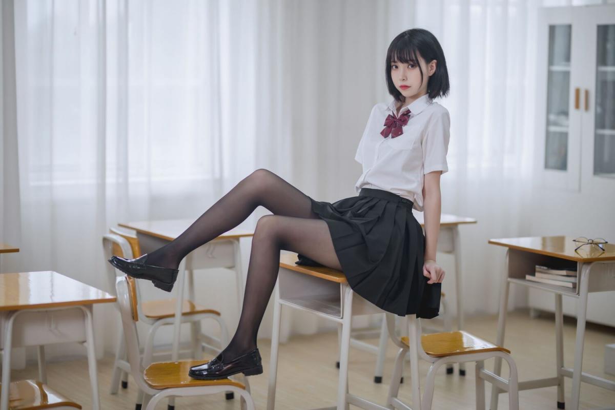 许岚-教室jk黑丝