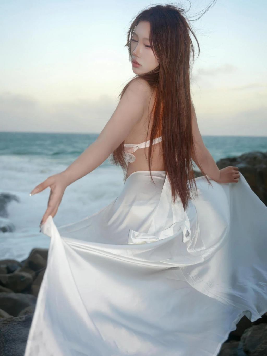 海滩岩崖  金允希Yuki