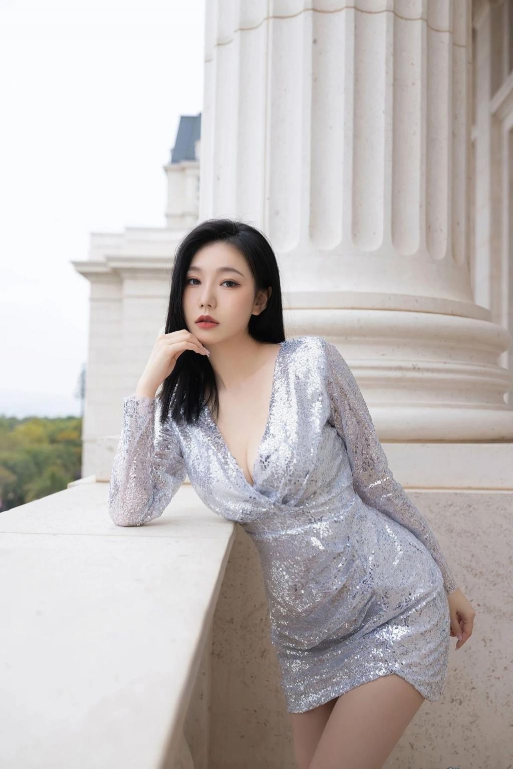 身材很棒的美女写真[56P]