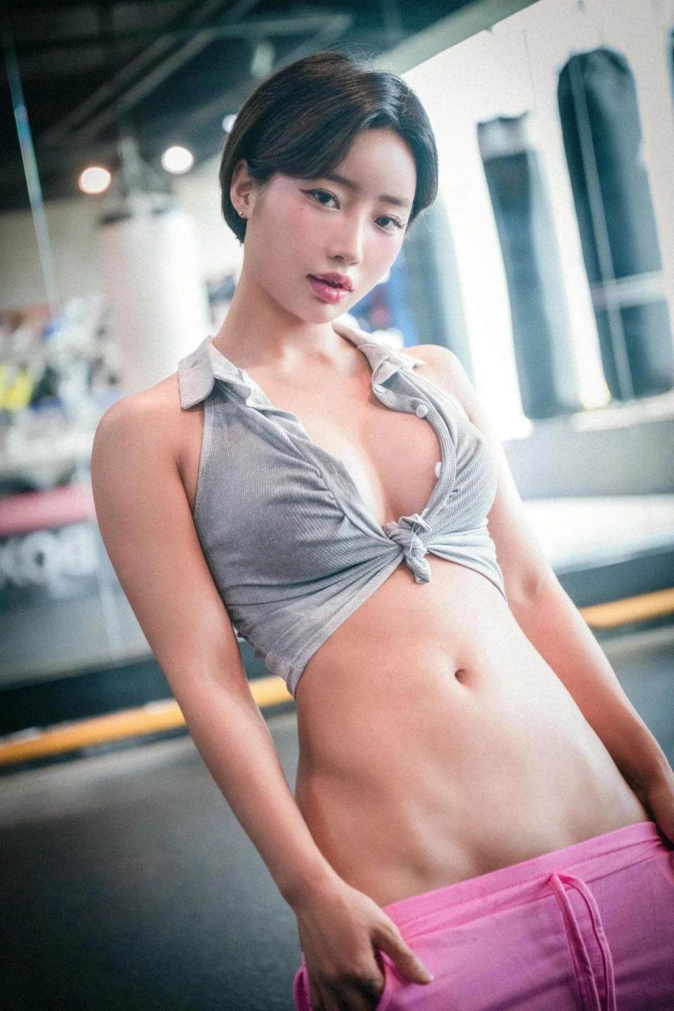 粉色健身短裤  [20P]