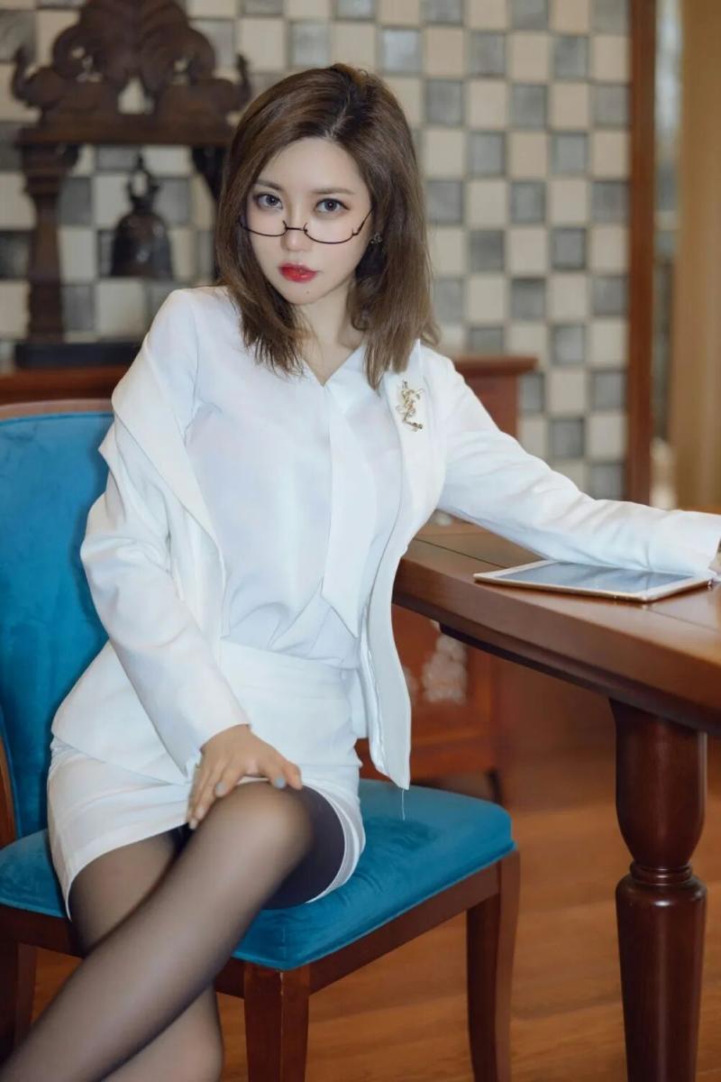 前凸后翘大长腿[60P]